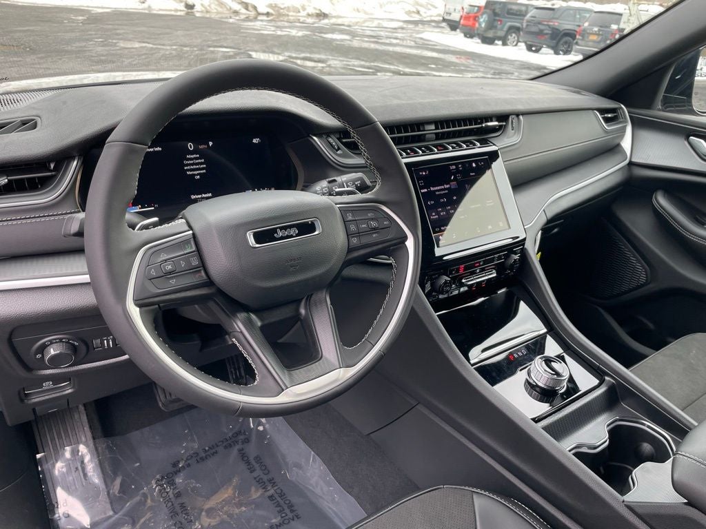 2025 Jeep Grand Cherokee Base