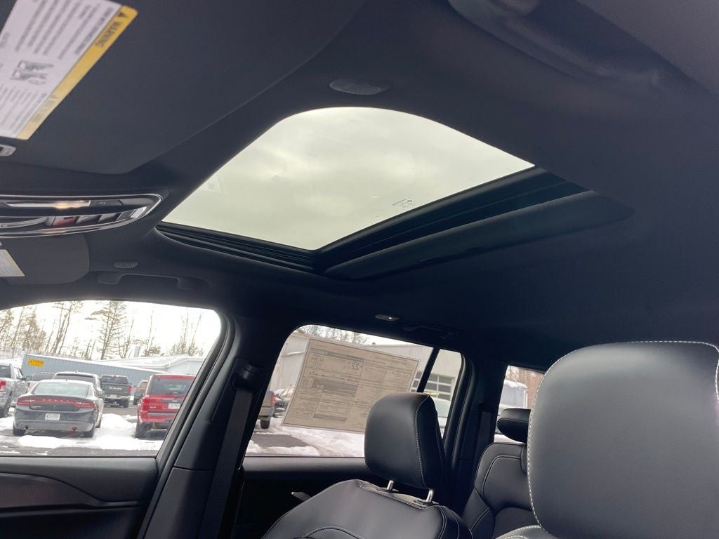 2025 Jeep Grand Cherokee Base