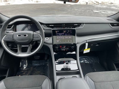 2025 Jeep Grand Cherokee Base