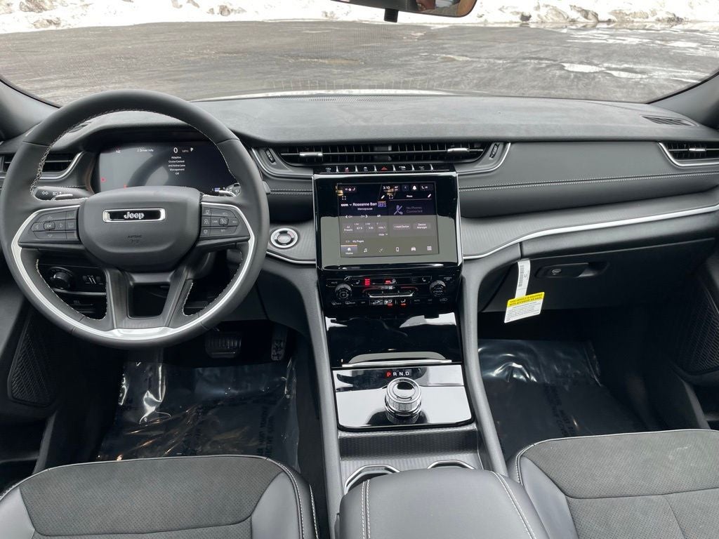 2025 Jeep Grand Cherokee Base