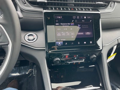 2025 Jeep Grand Cherokee Base