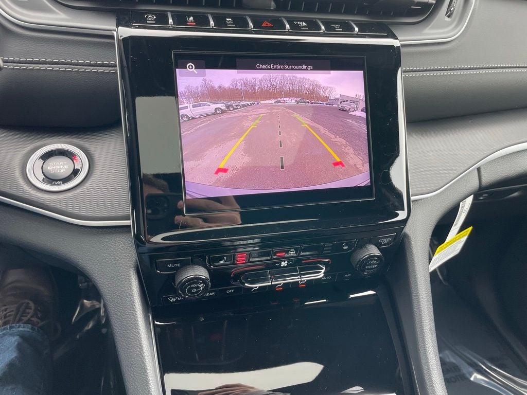 2025 Jeep Grand Cherokee Base