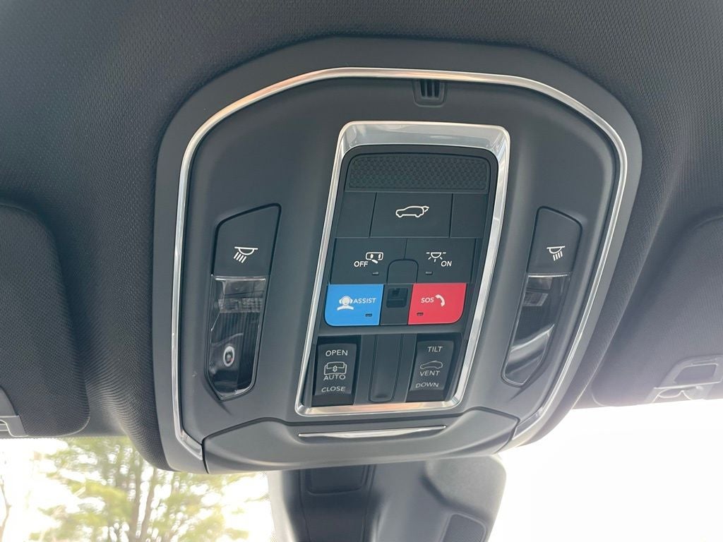 2025 Jeep Grand Cherokee Base