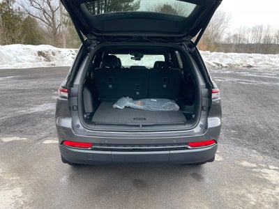 2025 Jeep Grand Cherokee Base