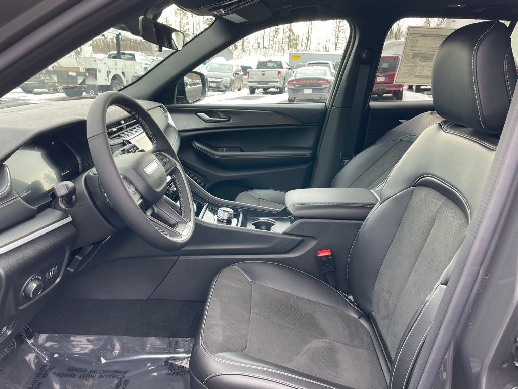 2025 Jeep Grand Cherokee Base