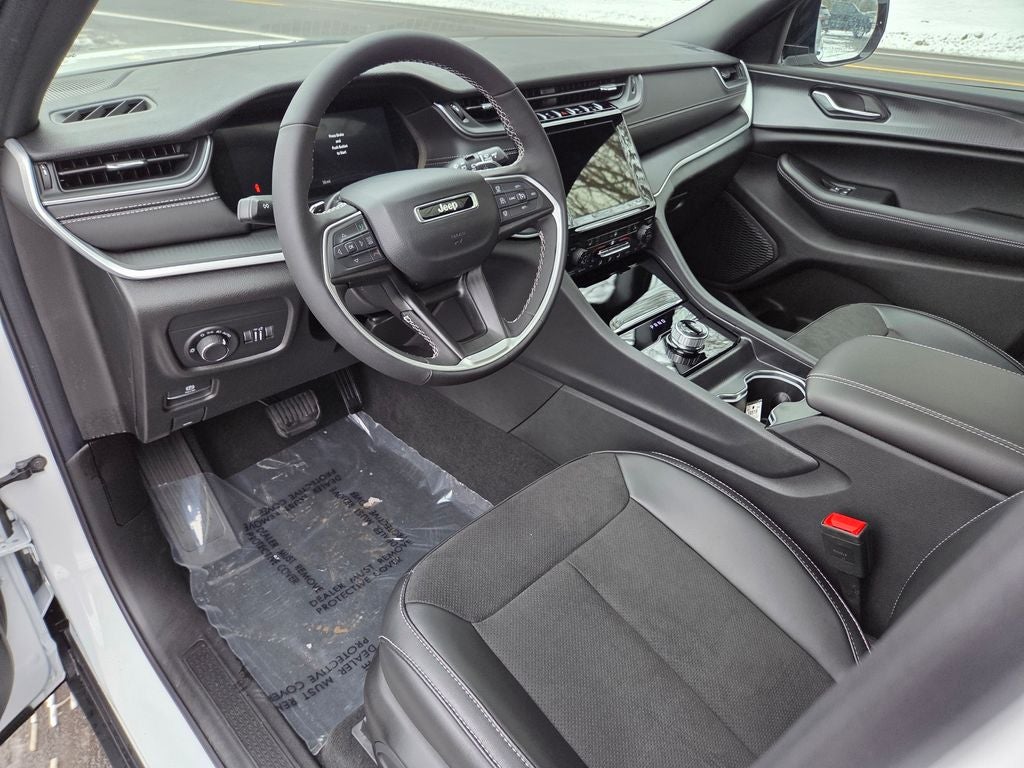 2025 Jeep Grand Cherokee Base