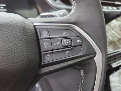 2025 Jeep Grand Cherokee Base