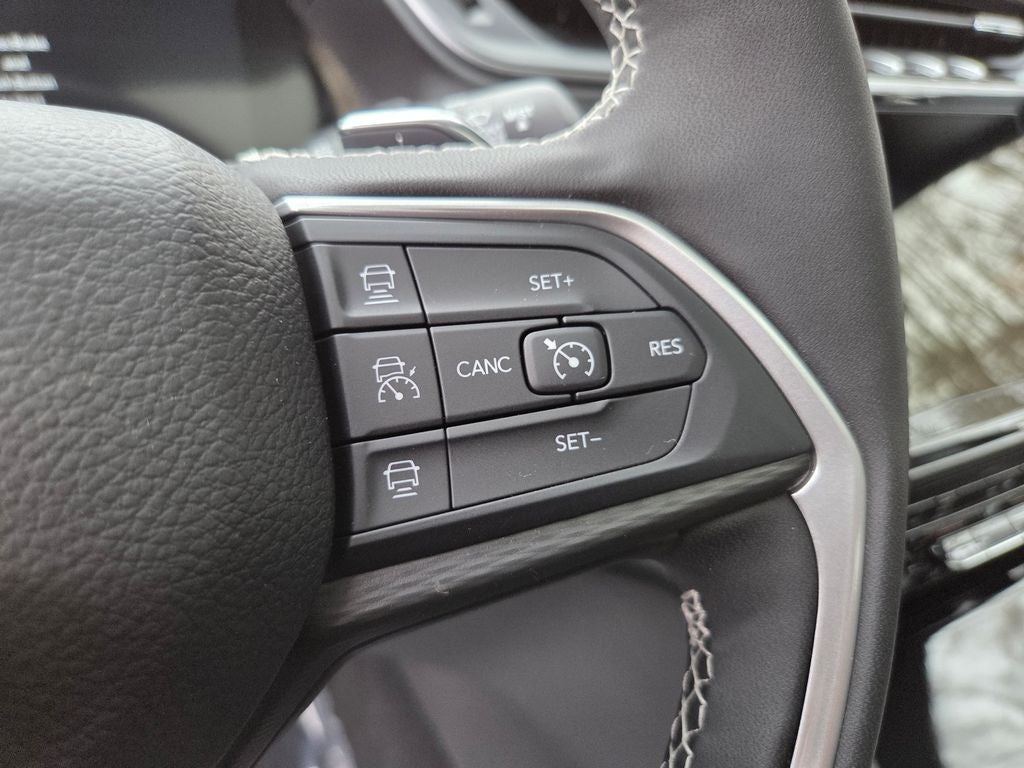 2025 Jeep Grand Cherokee Base