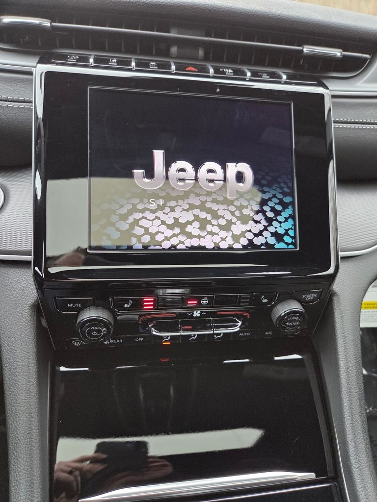 2025 Jeep Grand Cherokee Base