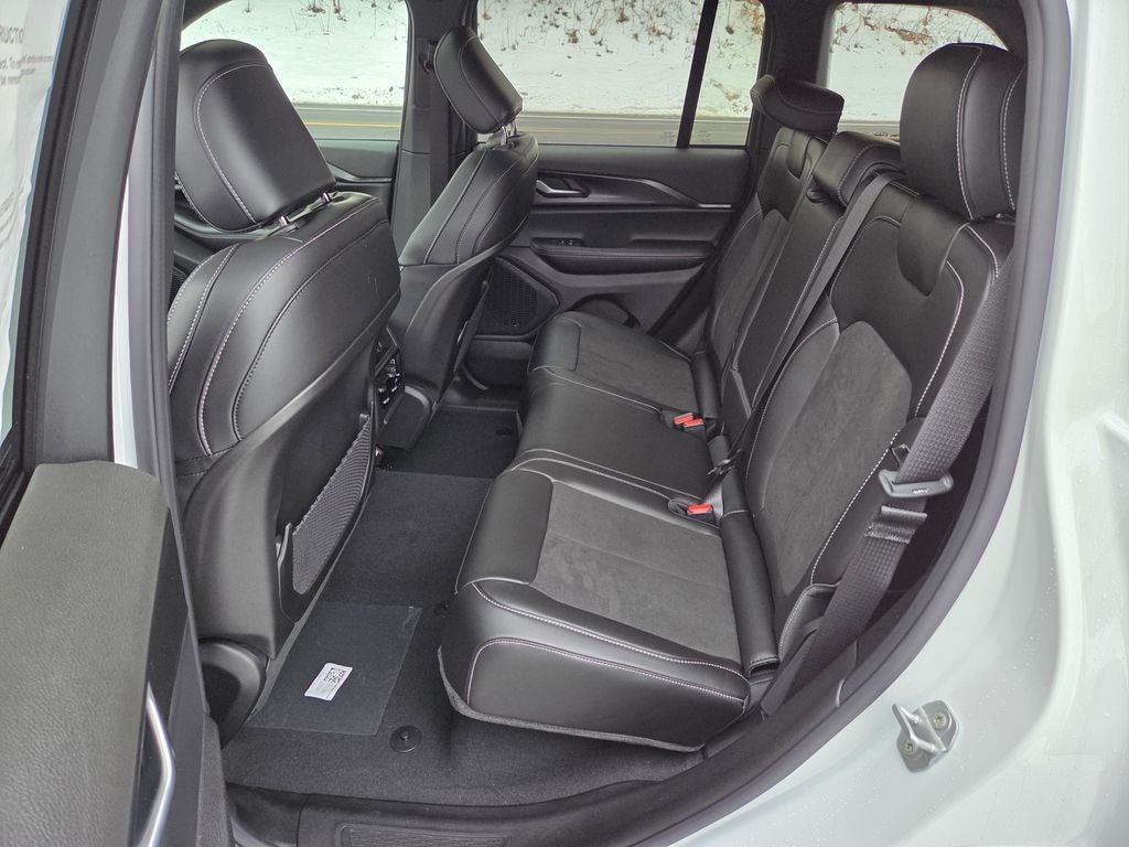 2025 Jeep Grand Cherokee Base