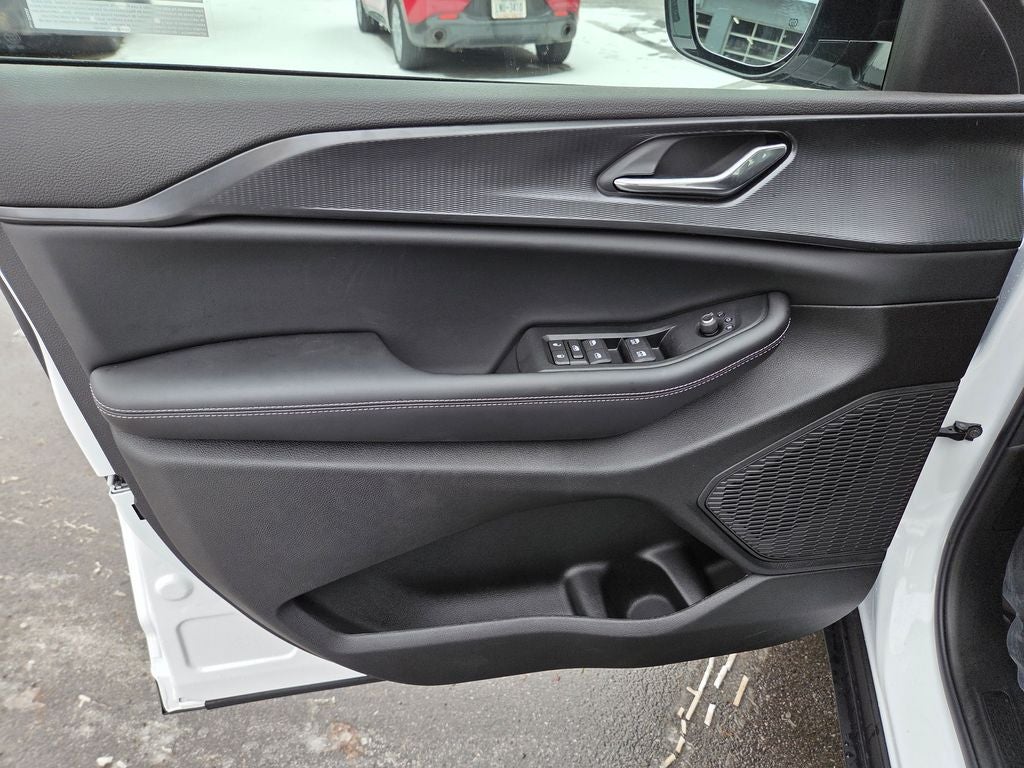 2025 Jeep Grand Cherokee Base