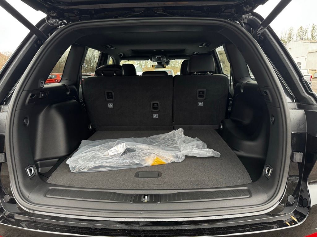 2025 Jeep Grand Cherokee Base