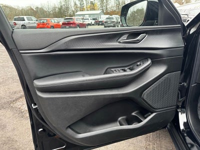 2025 Jeep Grand Cherokee Base