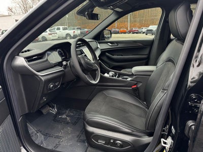 2025 Jeep Grand Cherokee Base