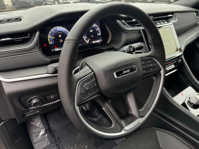 2025 Jeep Grand Cherokee Base