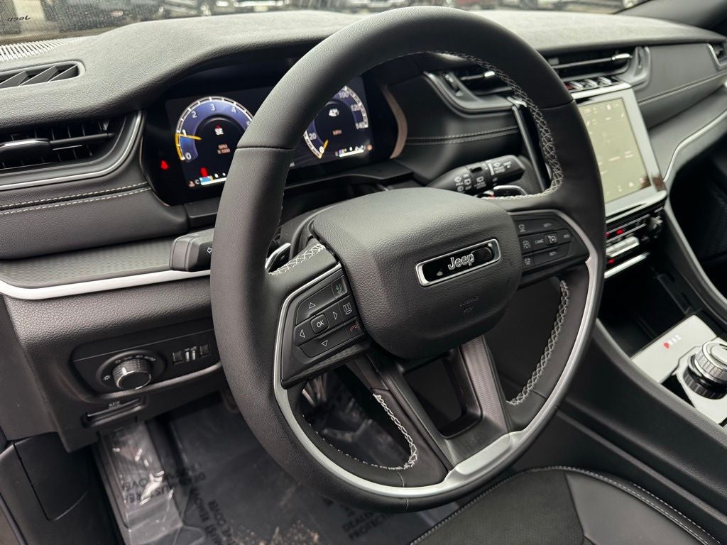 2025 Jeep Grand Cherokee Base