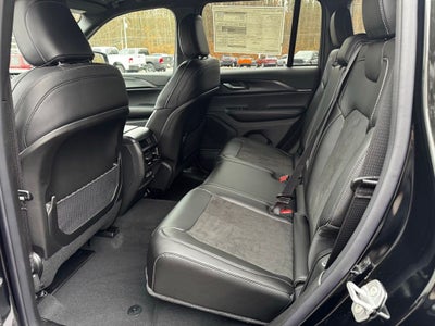 2025 Jeep Grand Cherokee Base