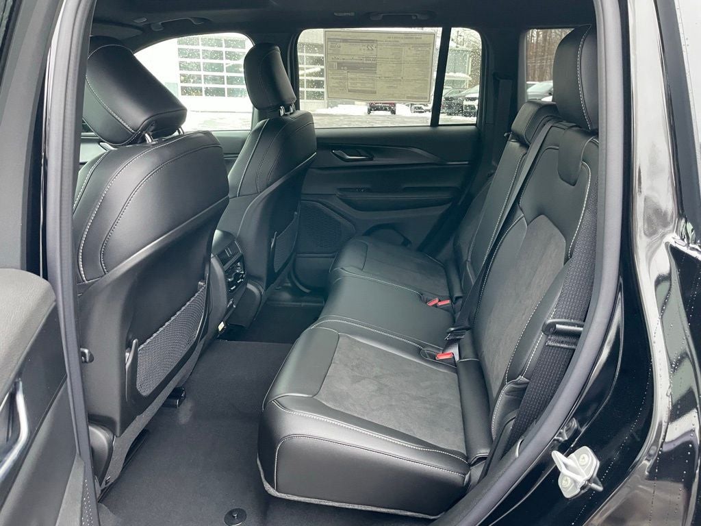 2025 Jeep Grand Cherokee Base