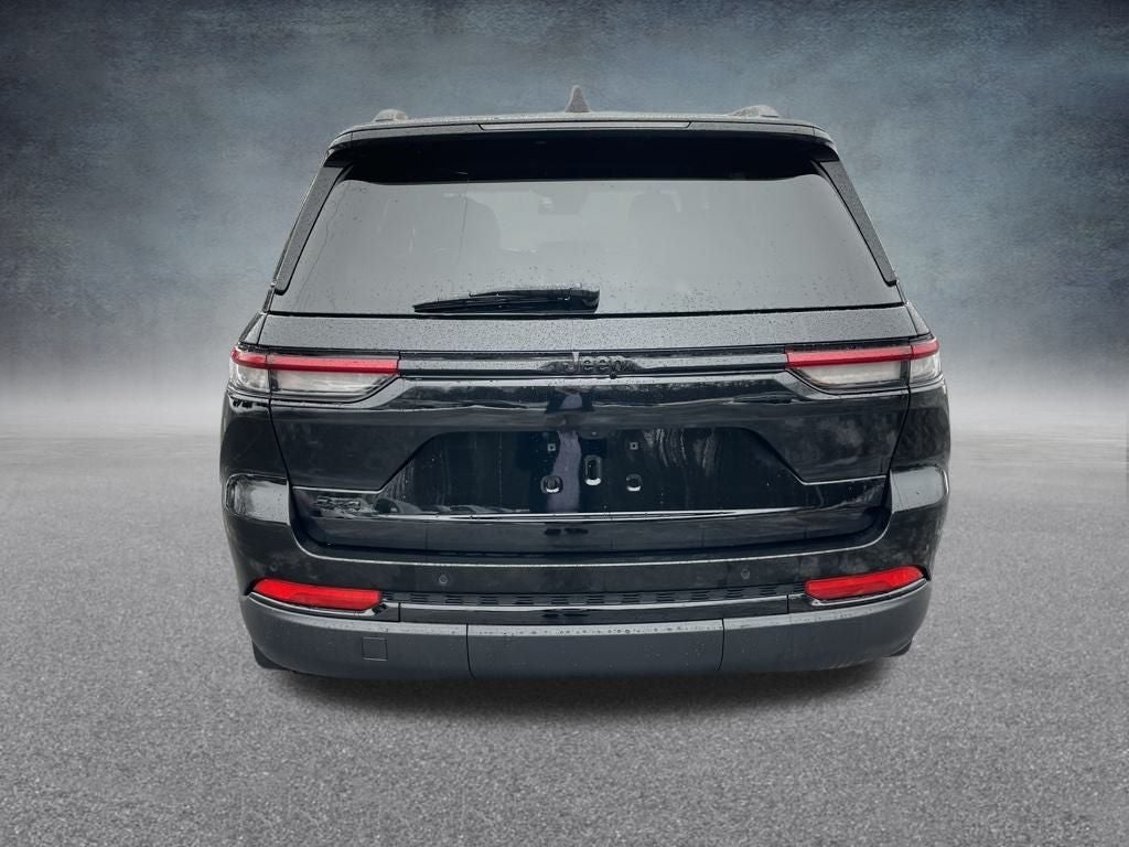 2025 Jeep Grand Cherokee Base