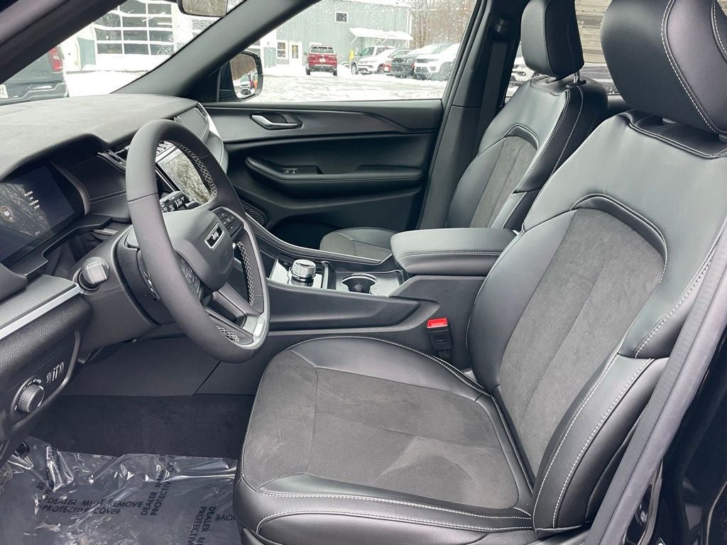 2025 Jeep Grand Cherokee Base