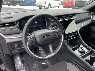 2025 Jeep Grand Cherokee Base