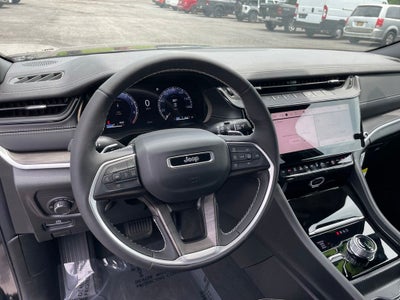 2026 Jeep Grand Cherokee Laredo Altitude