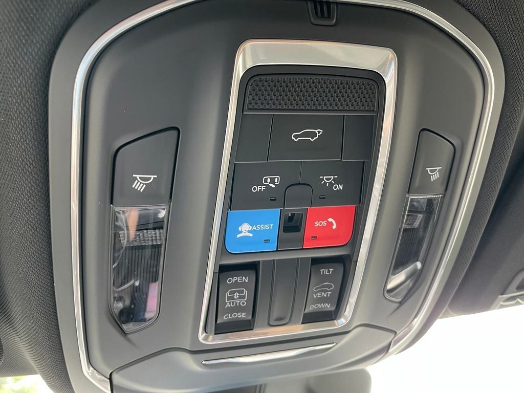 2026 Jeep Grand Cherokee Laredo Altitude