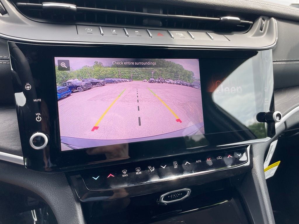 2026 Jeep Grand Cherokee Laredo Altitude