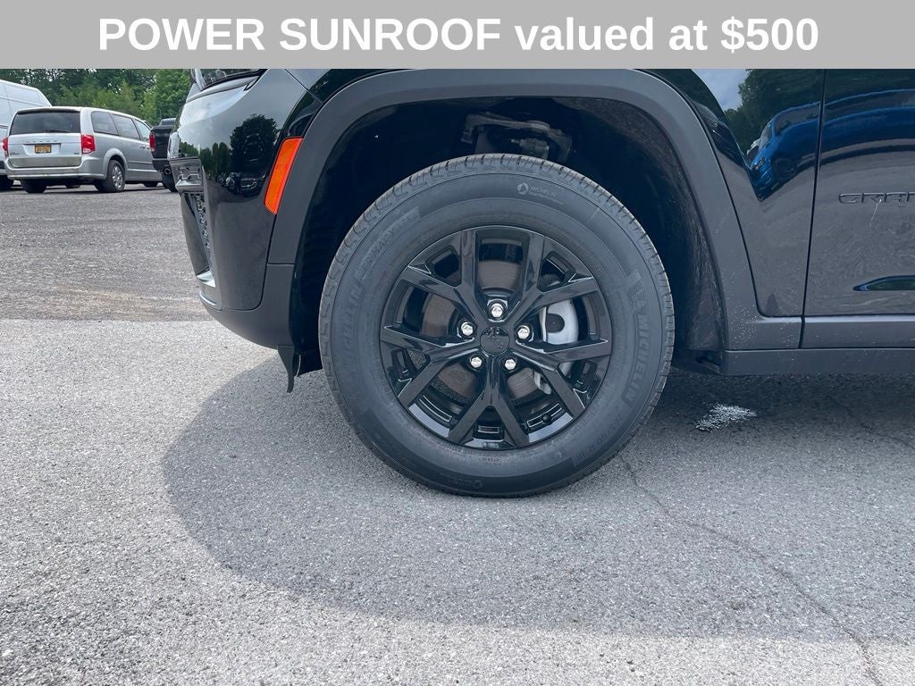 2026 Jeep Grand Cherokee Laredo Altitude