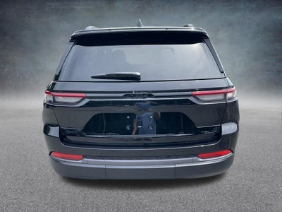 2026 Jeep Grand Cherokee Laredo Altitude