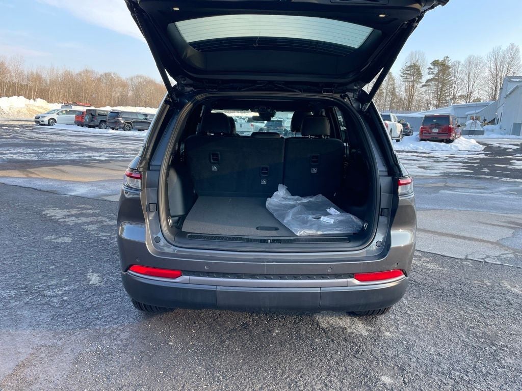 2026 Jeep Grand Cherokee Laredo