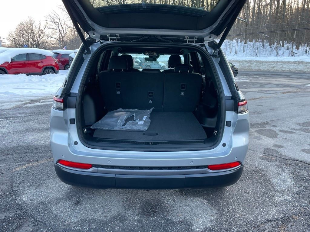 2026 Jeep Grand Cherokee Laredo