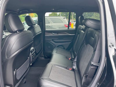 2027 Jeep Grand Cherokee Laredo Altitude