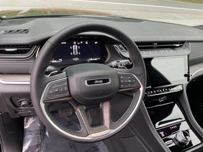 2027 Jeep Grand Cherokee Laredo Altitude