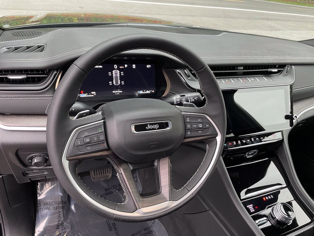 2027 Jeep Grand Cherokee Laredo Altitude