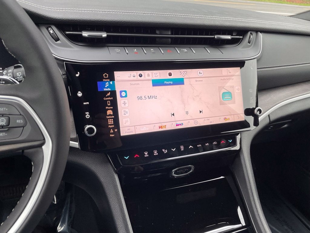 2027 Jeep Grand Cherokee Laredo Altitude