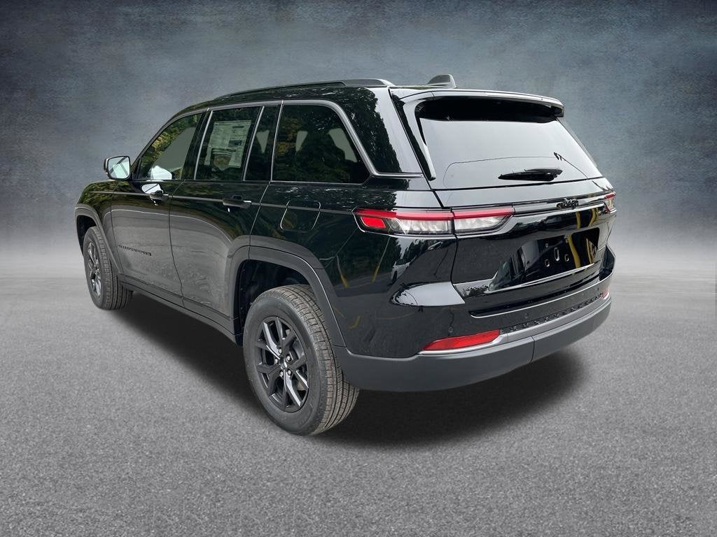 2027 Jeep Grand Cherokee Laredo Altitude