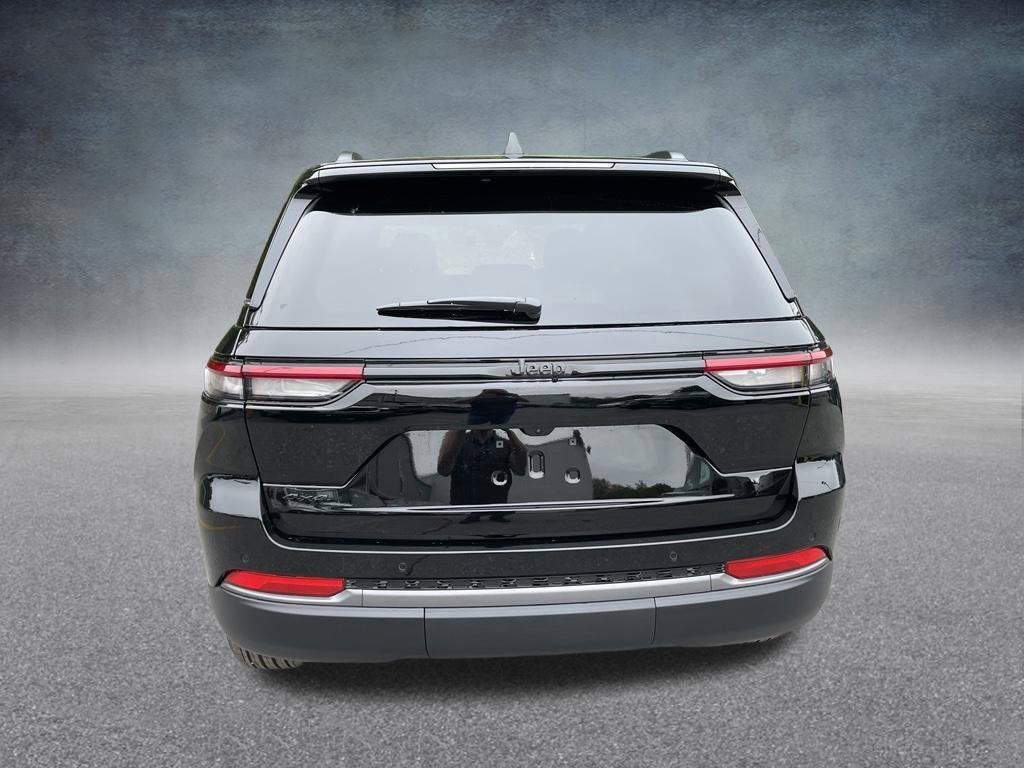 2027 Jeep Grand Cherokee Laredo Altitude