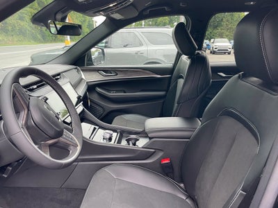 2027 Jeep Grand Cherokee Laredo Altitude