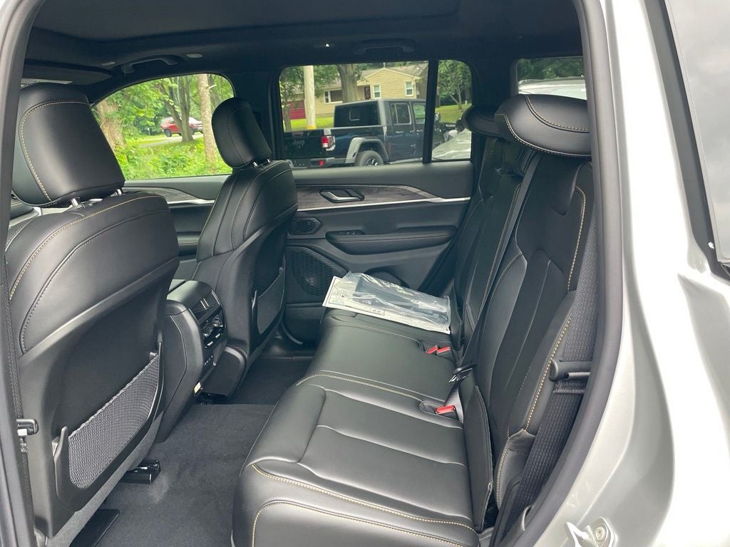 2026 Jeep Grand Cherokee Base