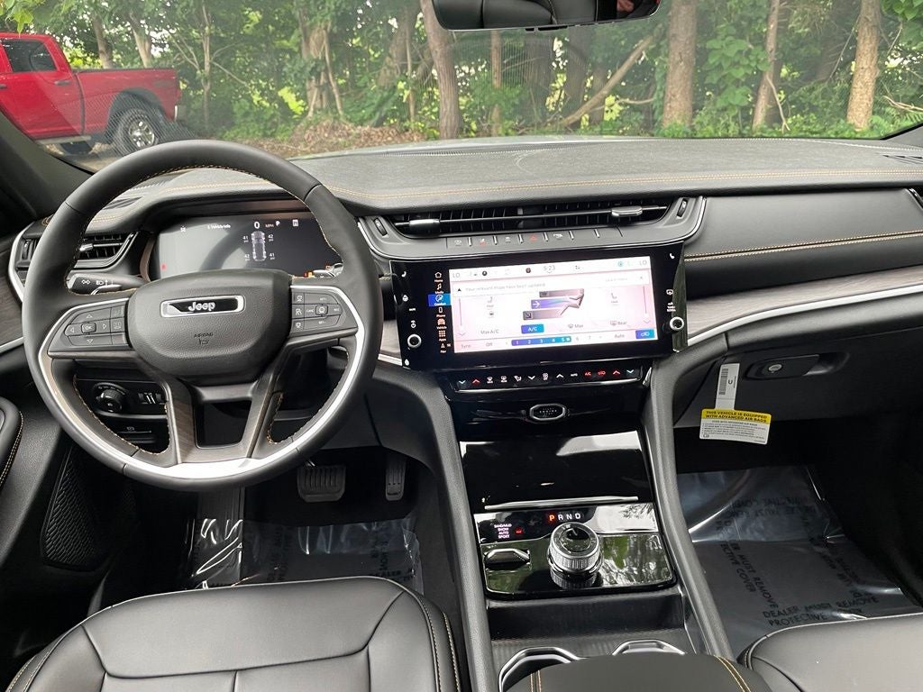 2026 Jeep Grand Cherokee Base