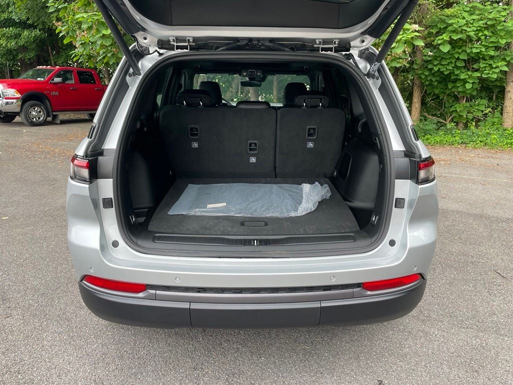 2026 Jeep Grand Cherokee Base