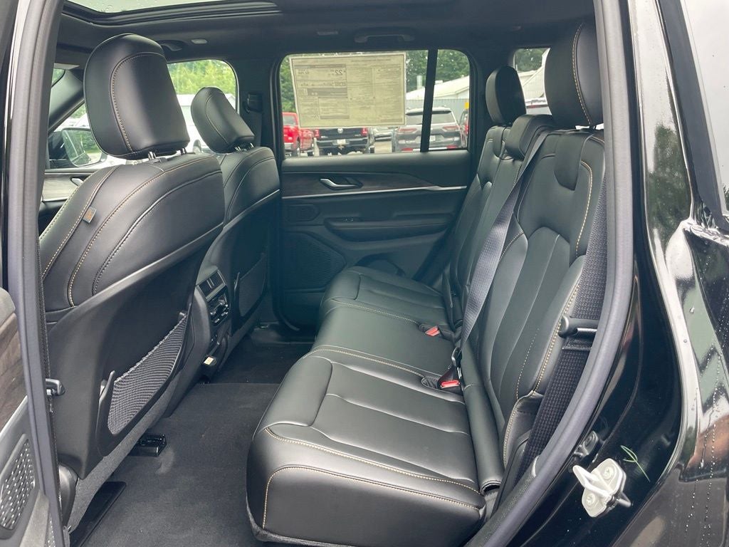 2026 Jeep Grand Cherokee Base