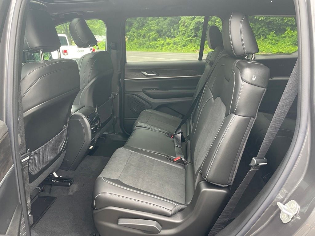 2026 Jeep Grand Cherokee L Laredo Altitude