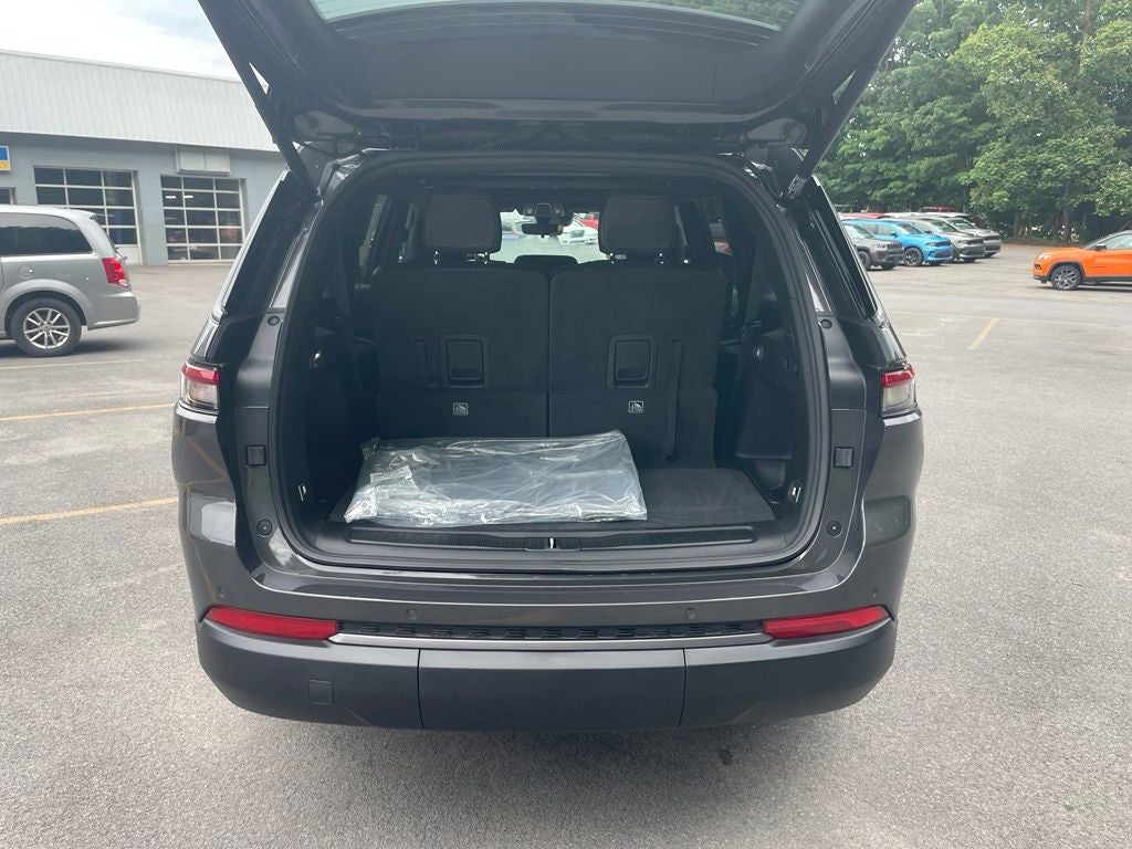 2026 Jeep Grand Cherokee L Laredo Altitude