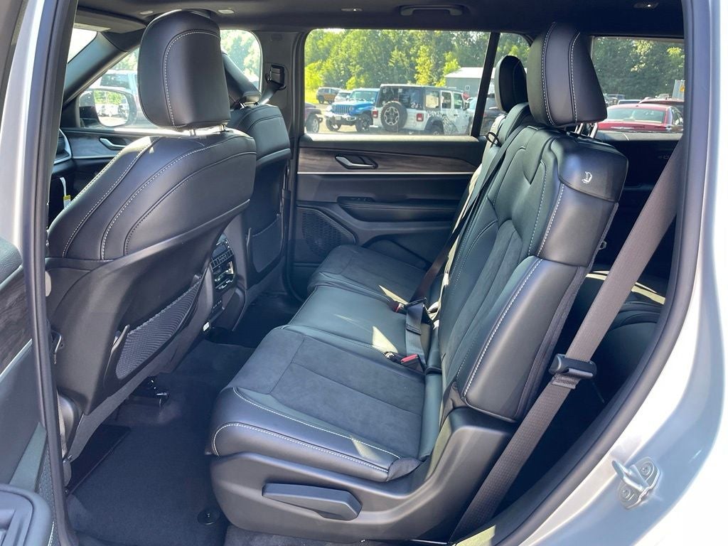 2026 Jeep Grand Cherokee L Laredo Altitude