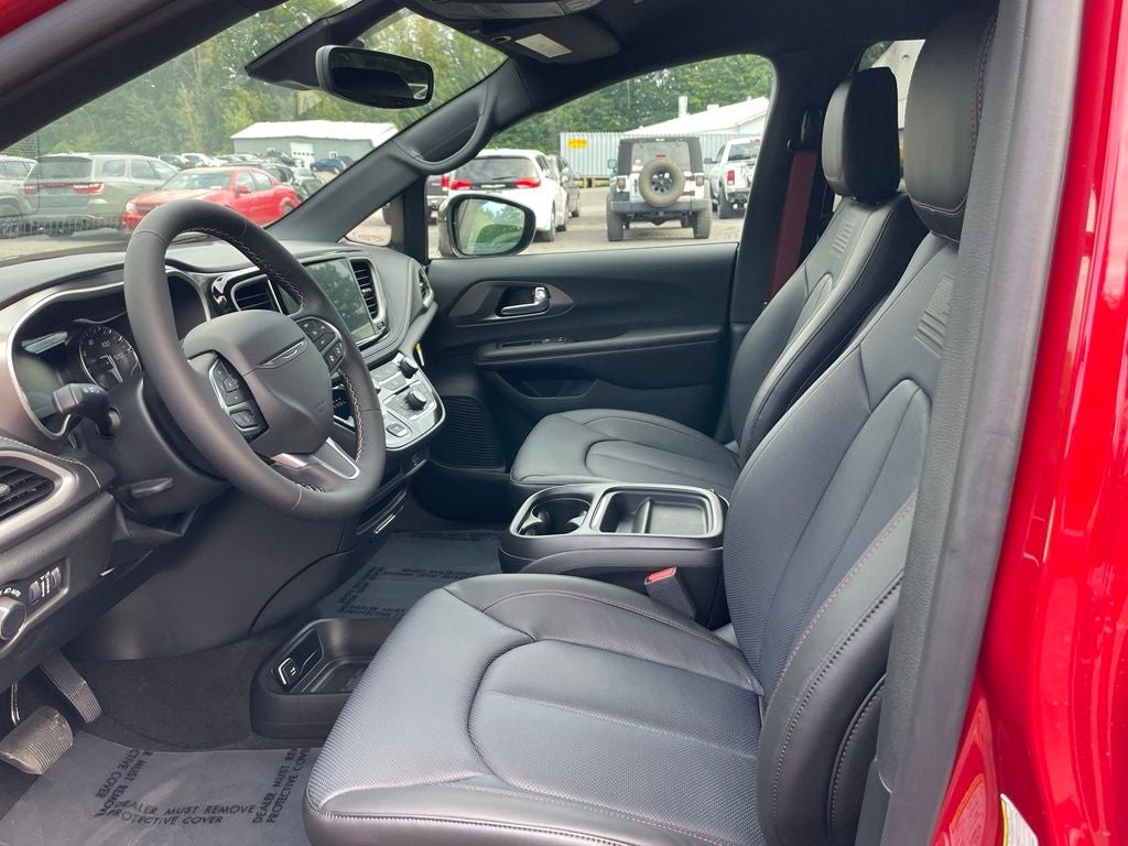 2027 Chrysler Pacifica Select
