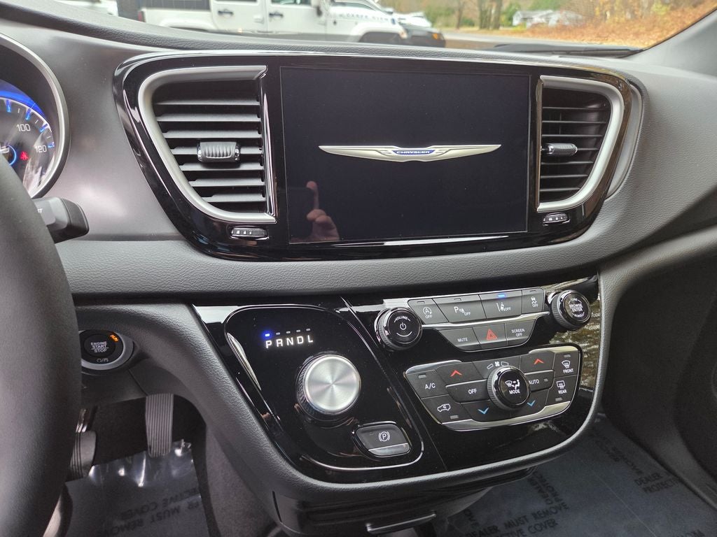 2026 Chrysler Voyager LX