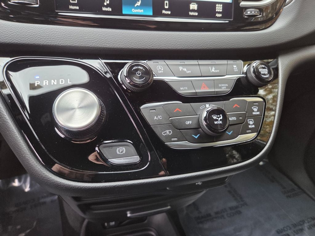 2026 Chrysler Voyager LX