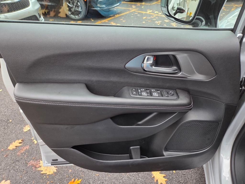 2026 Chrysler Voyager LX